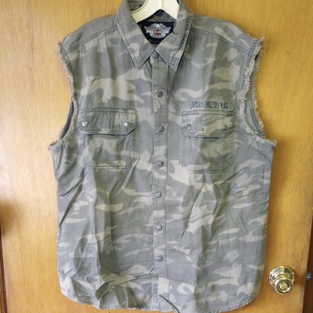 Harley-Davidson Large Sleeveless Camouflage Tan & Olive Green Embroidered Shirt